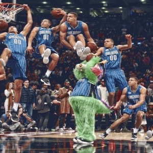 开云电竞平台注册-湖人险胜公牛，詹姆斯关键封盖挽救胜局，湖人签下詹姆斯