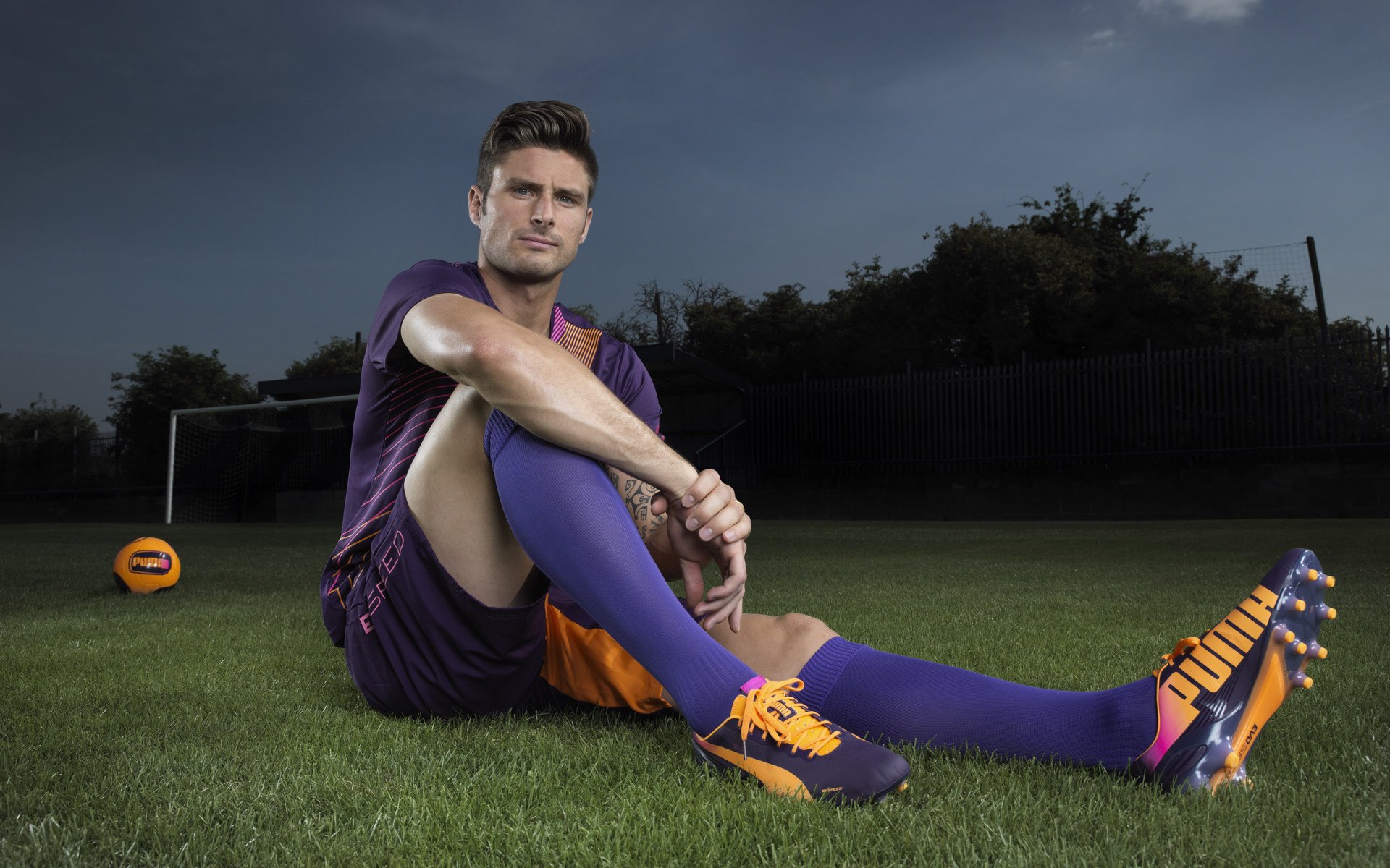 德甲激烈对抗,比分3-2,明星前锋两球,关键扑救命悬一线,角球数量更胜一筹